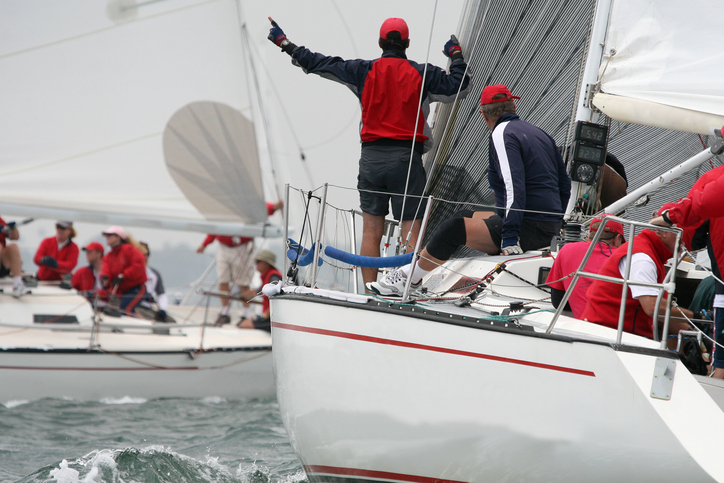 Équipiers sur un voilier